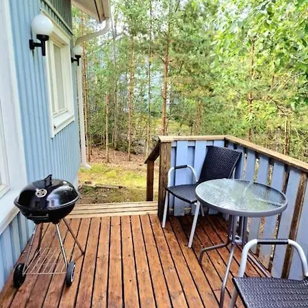 Saunalla Ja Paljulla Korpilammen Rannalla