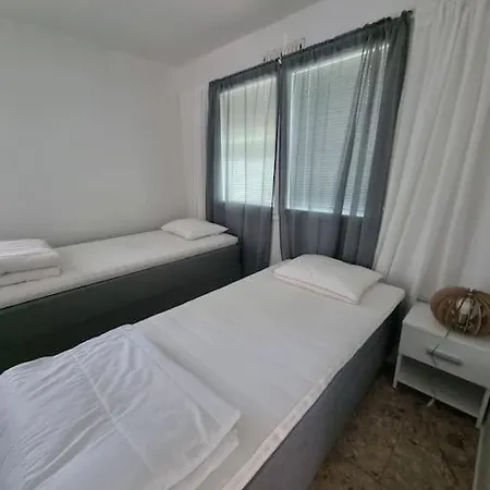 Saunalla Ja Paljulla Korpilammen Rannalla Apartamento