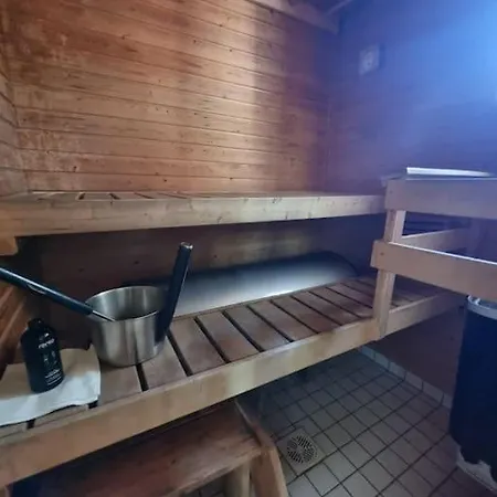 Saunalla Ja Paljulla Korpilammen Rannalla Espoo