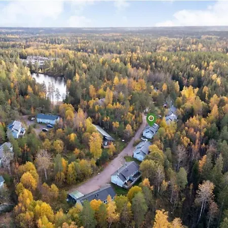 Saunalla Ja Paljulla Korpilammen Rannalla